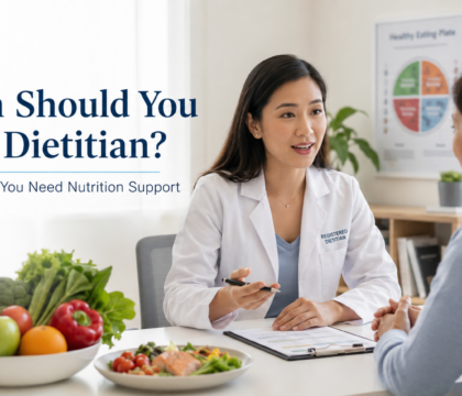 Dietitian consulting a patient about nine signs that indicate a need for professional nutrition support.
